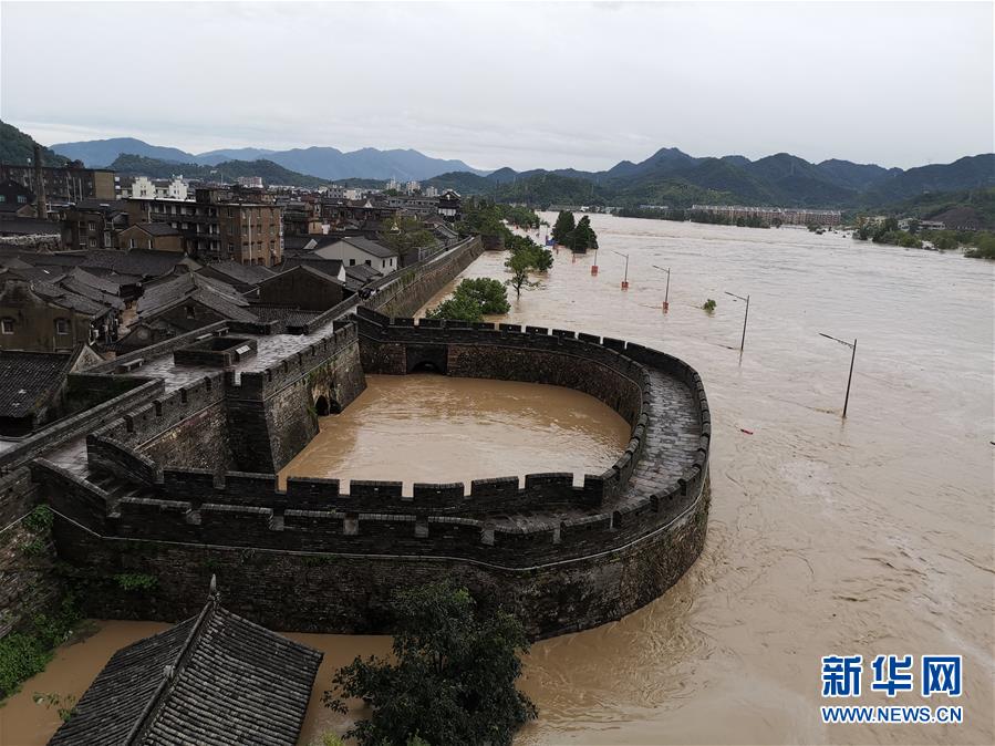 （關(guān)注“利奇馬”·圖文互動）（3）古城洪災 八方馳援——洪水災害下的浙江臨?，F(xiàn)場目擊