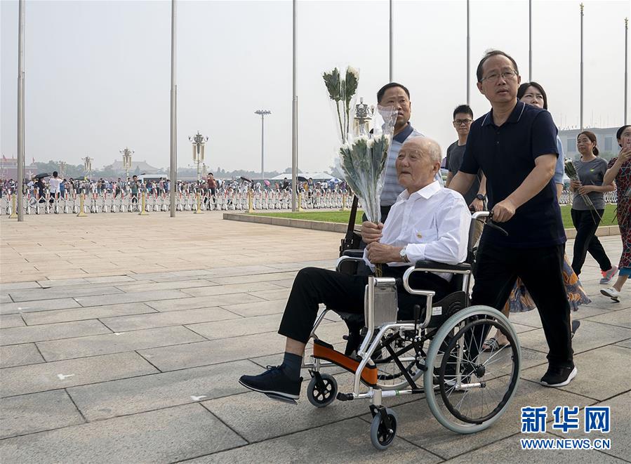 （壯麗70年·奮斗新時(shí)代——共和國(guó)榮光）（2）張富清：緊跟黨走，做黨的好戰(zhàn)士