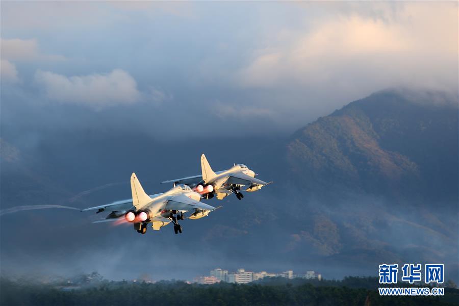 （新華全媒頭條·圖文互動）（2）沿著中國特色強(qiáng)軍之路闊步前進(jìn)——黨中央、中央軍委領(lǐng)導(dǎo)推進(jìn)國防和軍隊建設(shè)70年紀(jì)實