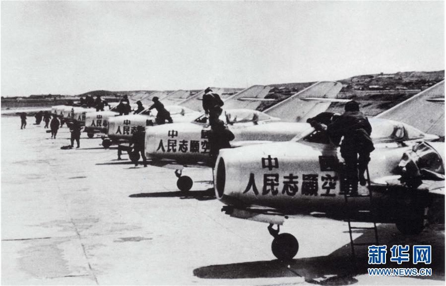 （新華全媒頭條·人民空軍70年·圖文互動(dòng)）（3）陽(yáng)光照耀奮飛的航程——黨中央、中央軍委和習(xí)主席關(guān)心人民空軍建設(shè)發(fā)展紀(jì)實(shí)