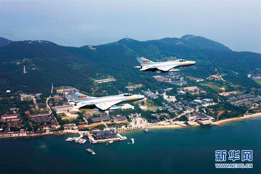 （新華全媒頭條·人民空軍70年·圖文互動(dòng)）（11）陽(yáng)光照耀奮飛的航程——黨中央、中央軍委和習(xí)主席關(guān)心人民空軍建設(shè)發(fā)展紀(jì)實(shí)