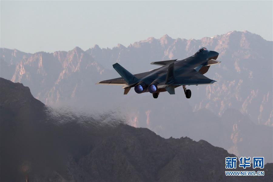 （新華全媒頭條·人民空軍70年·圖文互動(dòng)）（14）陽(yáng)光照耀奮飛的航程——黨中央、中央軍委和習(xí)主席關(guān)心人民空軍建設(shè)發(fā)展紀(jì)實(shí)