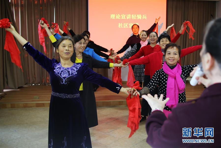 （四中全會(huì)精神在基層·圖文互動(dòng)）江西：潤(rùn)物無(wú)聲，黨的創(chuàng)新理論“飛入尋常百姓家”