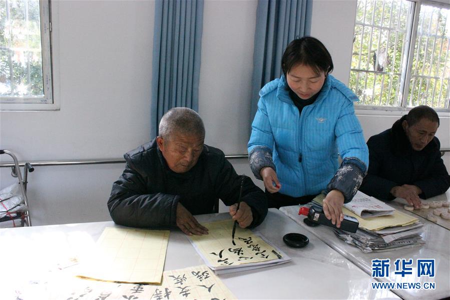 （在習(xí)近平新時代中國特色社會主義思想指引下——新時代新作為新篇章·總書記關(guān)切脫貧事·圖文互動）（3）醫(yī)療扶貧，照亮貧困家庭的明天