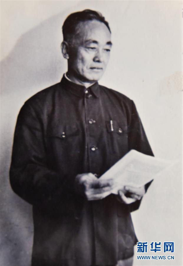 （新華全媒頭條·圖文互動(dòng)）（3）滄海橫流 信仰彌堅(jiān)——記共產(chǎn)黨員、湘潭大學(xué)九旬教授滄南