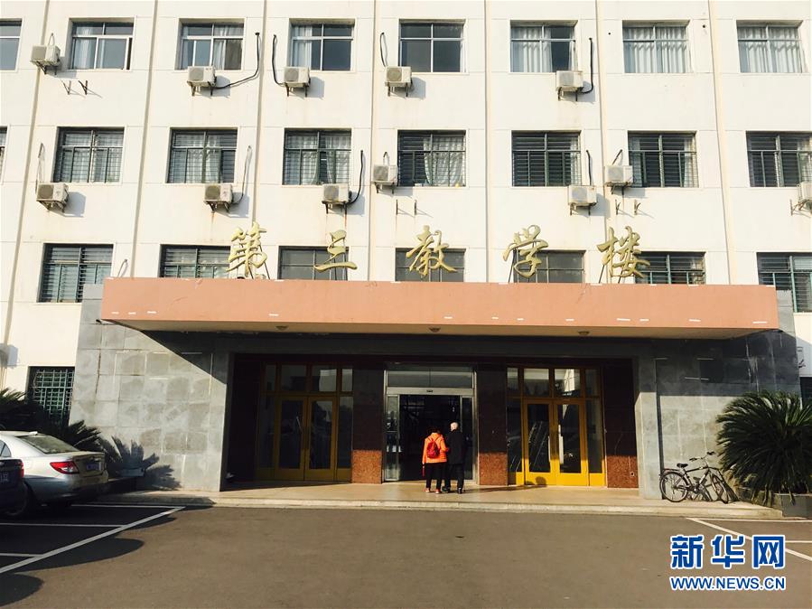 （新華全媒頭條·圖文互動(dòng)）（12）滄海橫流 信仰彌堅(jiān)——記共產(chǎn)黨員、湘潭大學(xué)九旬教授滄南