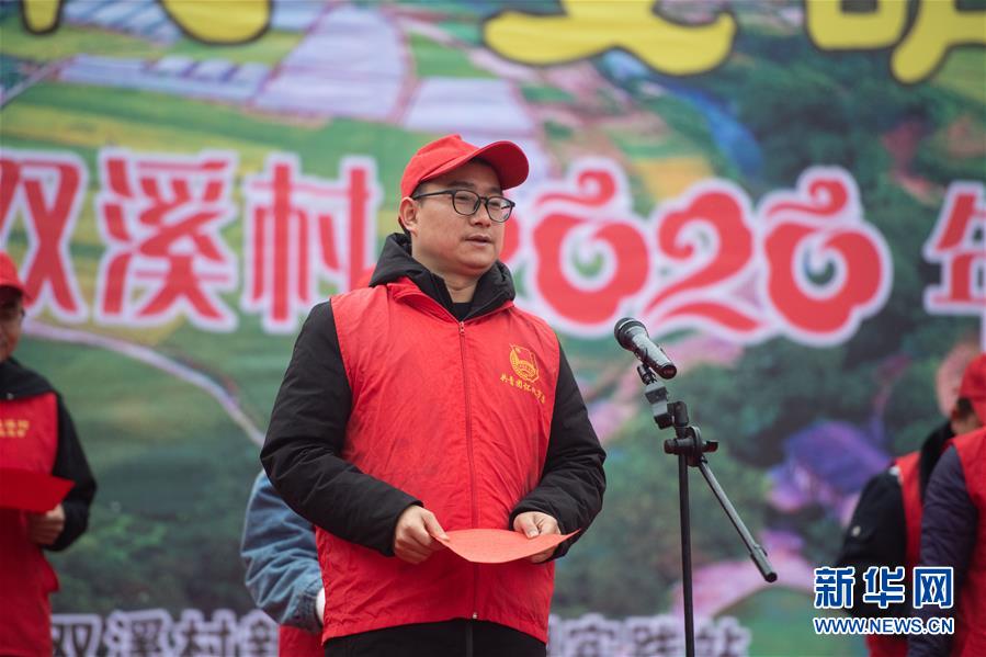 （新春走基層·圖文互動）（1）村晚“說唱”唱什么？