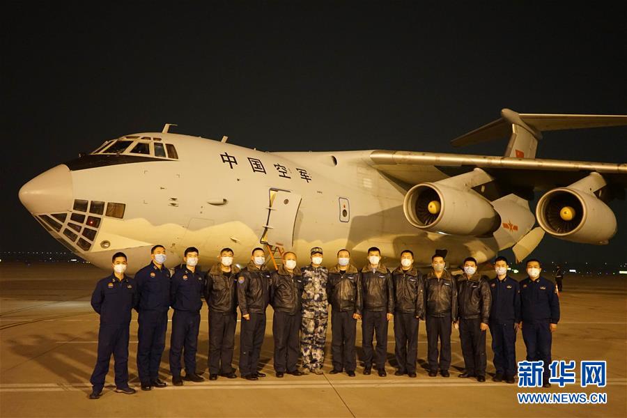 （新型肺炎疫情防控·圖文互動）（2）除夕夜，他們這樣出征——空軍軍醫(yī)大學(xué)醫(yī)療隊(duì)出征武漢疫區(qū)見聞