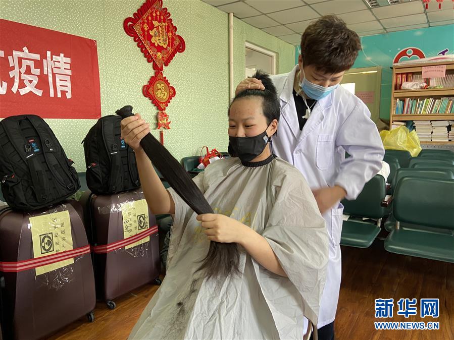 （聚焦疫情防控·圖文互動）（1）沖鋒向前，我們義無反顧——“戰(zhàn)疫”一線醫(yī)護人員群像