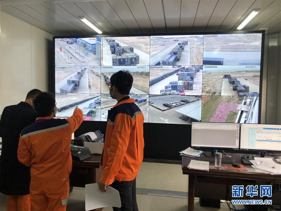 （圖文互動(dòng)）（2）抓好防疫保暢，還管司機(jī)吃飯——廣西欽州保稅港區(qū)服務(wù)企業(yè)復(fù)工見聞