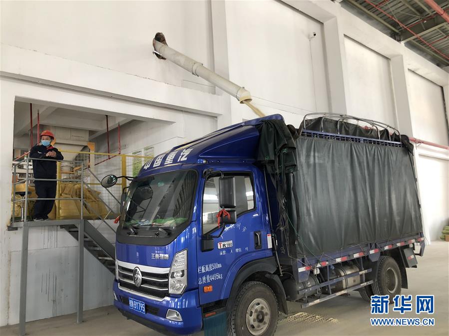 （圖文互動(dòng)）（5）抓好防疫保暢，還管司機(jī)吃飯——廣西欽州保稅港區(qū)服務(wù)企業(yè)復(fù)工見聞