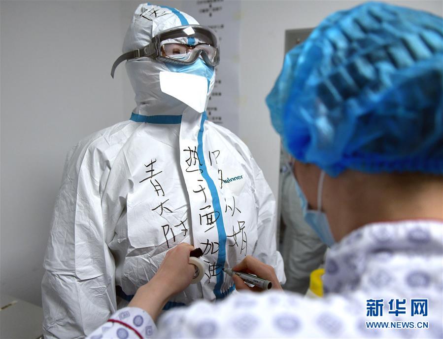 （新華全媒頭條·圖文互動(dòng)）（2）“與國(guó)家同舟，與人民共濟(jì)”——新冠肺炎重癥救治同濟(jì)醫(yī)院戰(zhàn)“疫”直擊