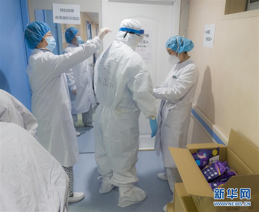 （新華全媒頭條·圖文互動(dòng)）（4）“與國(guó)家同舟，與人民共濟(jì)”——新冠肺炎重癥救治同濟(jì)醫(yī)院戰(zhàn)“疫”直擊