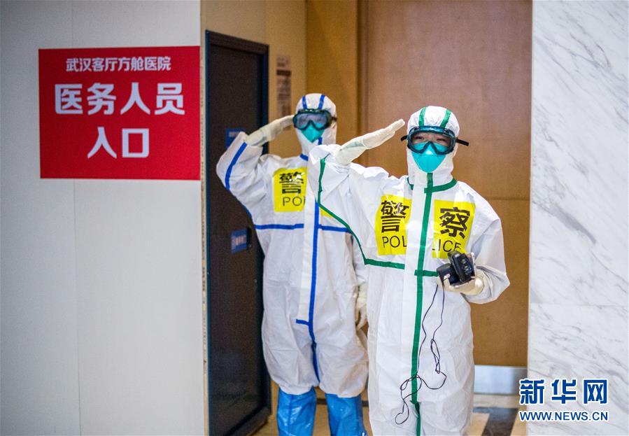 （新華全媒頭條·圖文互動）（7）守望相助，堅忍不拔——致敬武漢戰(zhàn)“疫”中千千萬萬個平凡英雄