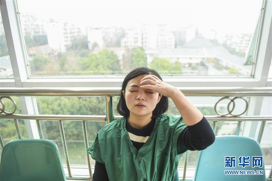 （一線抗疫群英譜·圖文互動(dòng)）（8）“我已躬身入局，勢要共渡難關(guān)!”——戰(zhàn)“疫”一線醫(yī)生黃霞