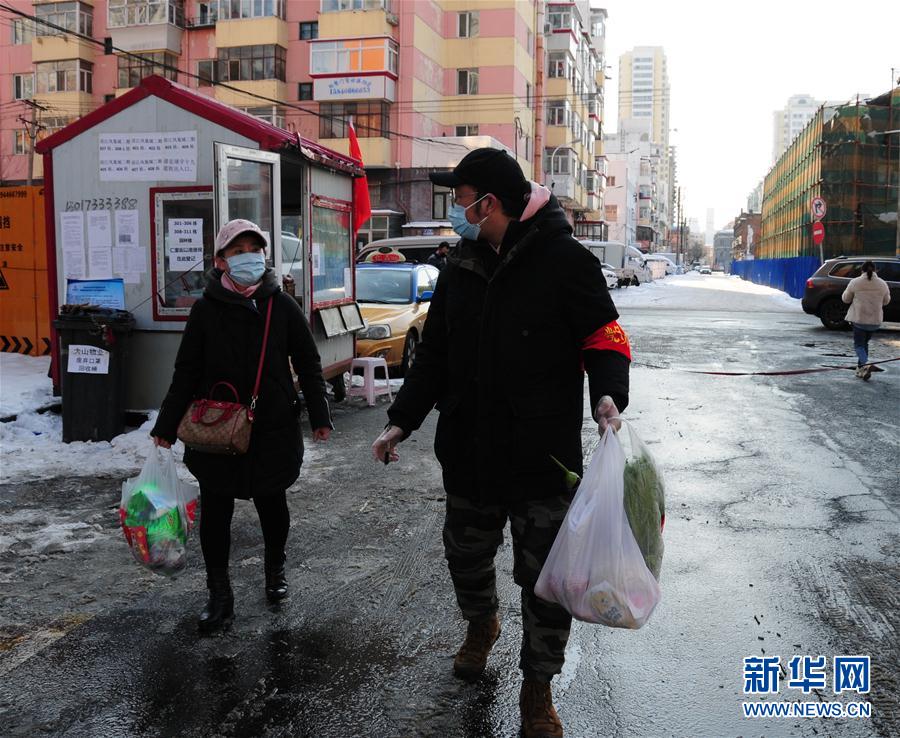 （聚焦疫情防控·圖文互動）（1）不知你是誰，知你為了誰——社區(qū)戰(zhàn)“疫”志愿者群像