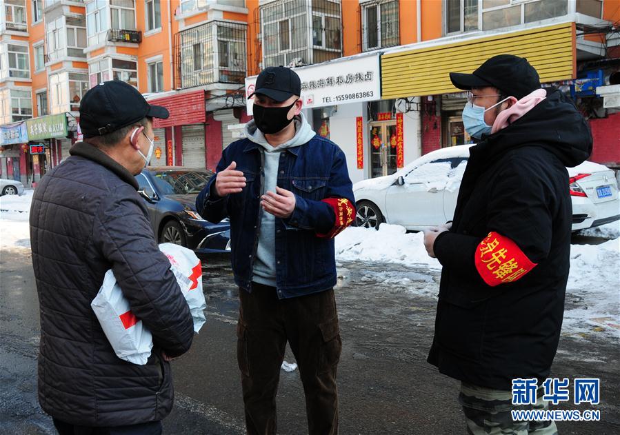 （聚焦疫情防控·圖文互動）（5）不知你是誰，知你為了誰——社區(qū)戰(zhàn)“疫”志愿者群像