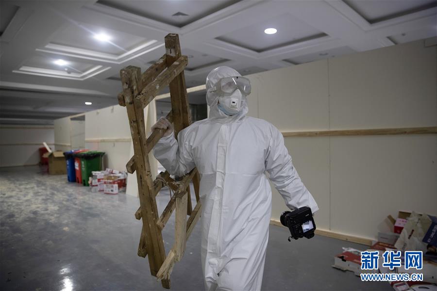（一線抗疫群英譜·特稿·圖文互動）（5）不畏艱險，深入一線——“武漢保衛(wèi)戰(zhàn)”一線新聞工作者素描