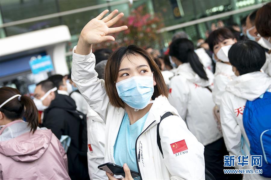 （新華全媒頭條·圖文互動(dòng)）（4）最美逆行者，武漢永遠(yuǎn)記得你！——首批援鄂醫(yī)療隊(duì)返程紀(jì)實(shí)