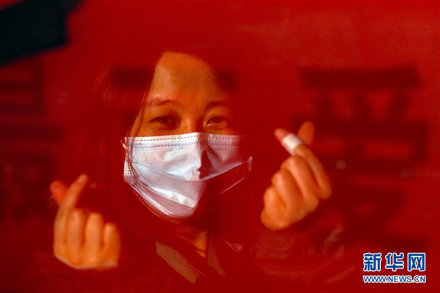 （新華全媒頭條·圖文互動(dòng)）（5）最美逆行者，武漢永遠(yuǎn)記得你！——首批援鄂醫(yī)療隊(duì)返程紀(jì)實(shí)