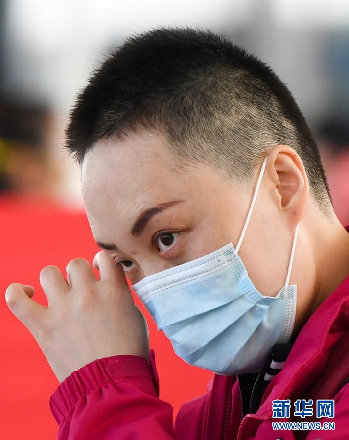 （新華全媒頭條·圖文互動(dòng)）（11）最美逆行者，武漢永遠(yuǎn)記得你！——首批援鄂醫(yī)療隊(duì)返程紀(jì)實(shí)