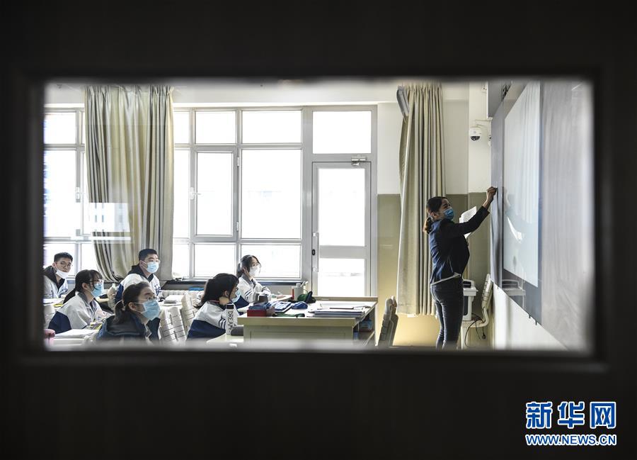 （圖文互動）（10）“早”安同學，“早”安老師！——新疆初高中畢業(yè)班復課一周回訪見聞