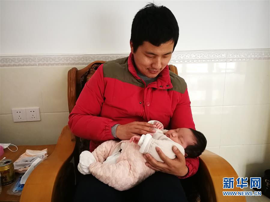 （一線抗疫群英譜·圖文互動）（7）羅文浩：“女兒，你的名字里有溫暖，有榮光！”