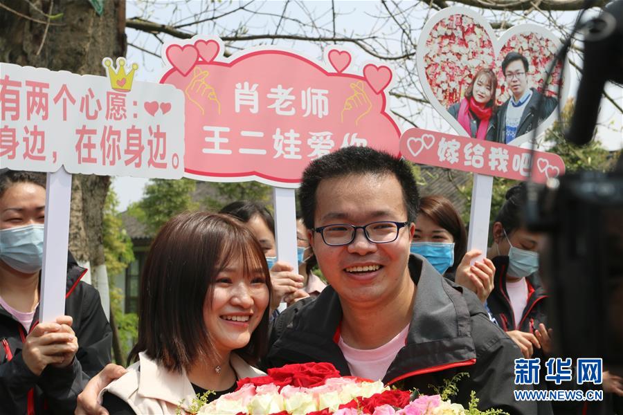 （新華全媒頭條·圖文互動）（12）“我看不見你的樣子，但我知道你是誰”——寫在國際護(hù)士節(jié)來臨之際