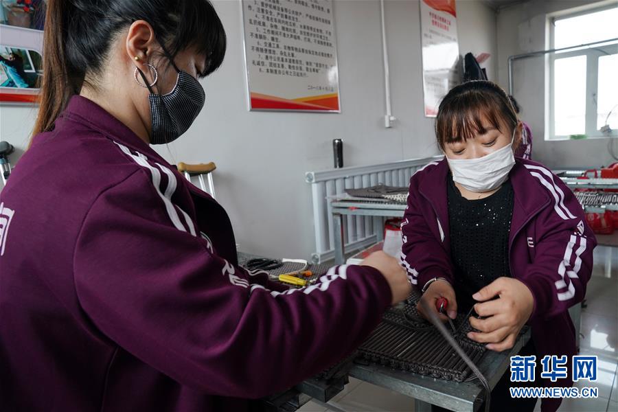 （在習(xí)近平新時(shí)代中國(guó)特色社會(huì)主義思想指引下——新時(shí)代新作為新篇章·習(xí)近平總書(shū)記關(guān)切事·圖文互動(dòng)）（1）助你飛翔，擁抱陽(yáng)光——助力殘疾人脫貧攻堅(jiān)故事