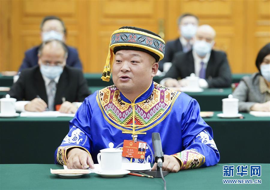 （新華全媒頭條·圖文互動）（8）從人民中汲取磅礴力量——習(xí)近平總書記同出席2020年全國兩會人大代表、政協(xié)委員共商國是紀(jì)實
