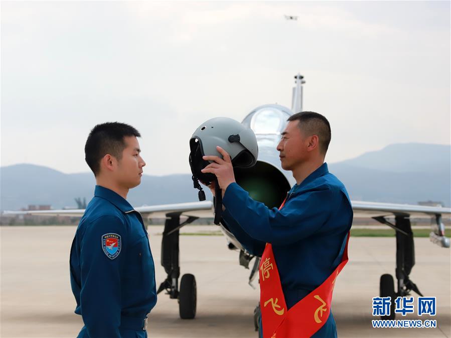 （圖文互動）（2）5290小時！中國空軍殲擊機飛行紀錄保持者光榮停飛