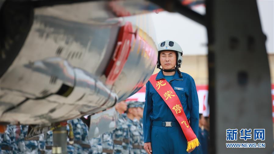 （圖文互動）（7）5290小時！中國空軍殲擊機飛行紀錄保持者光榮停飛