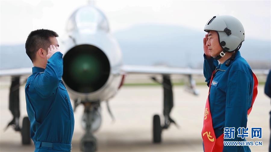 （圖文互動）（8）5290小時！中國空軍殲擊機飛行紀錄保持者光榮停飛