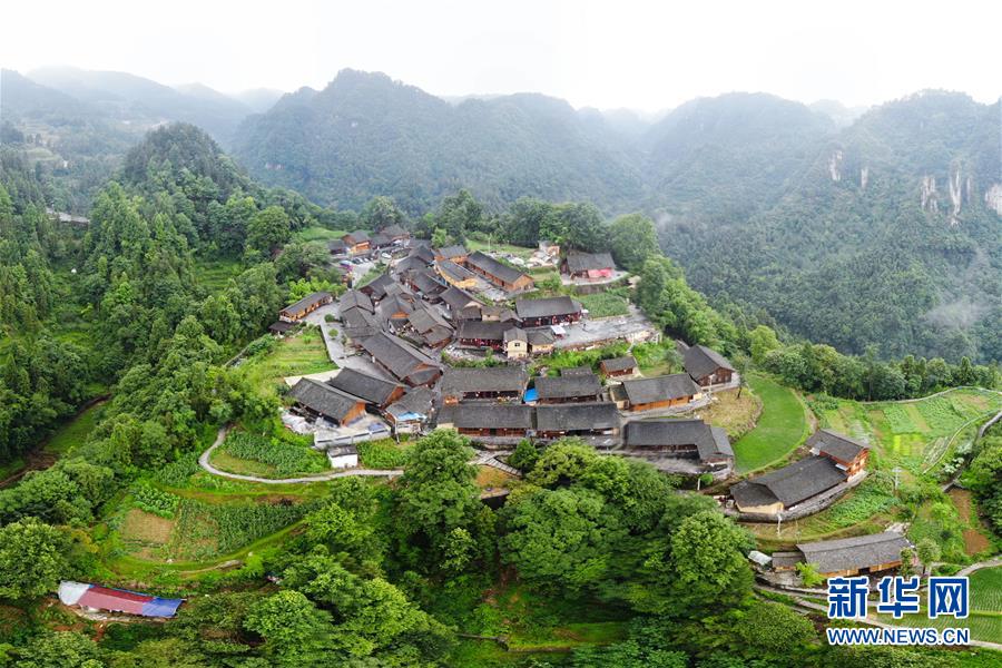 （新華全媒頭條·走向我們的小康生活·圖文互動）（7）那山，那人，那苗寨——十八洞村三代人的奮斗史