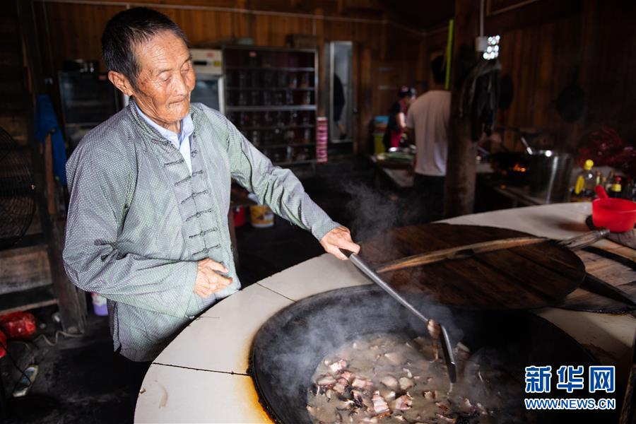 （新華全媒頭條·走向我們的小康生活·圖文互動）（8）那山，那人，那苗寨——十八洞村三代人的奮斗史