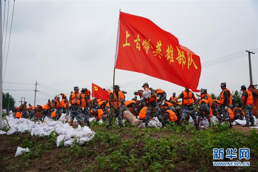 （防汛抗洪·圖文互動）（4）洪水不退，子弟兵誓死不退——解放軍和武警部隊官兵參與洪澇災(zāi)害搶險救援記事