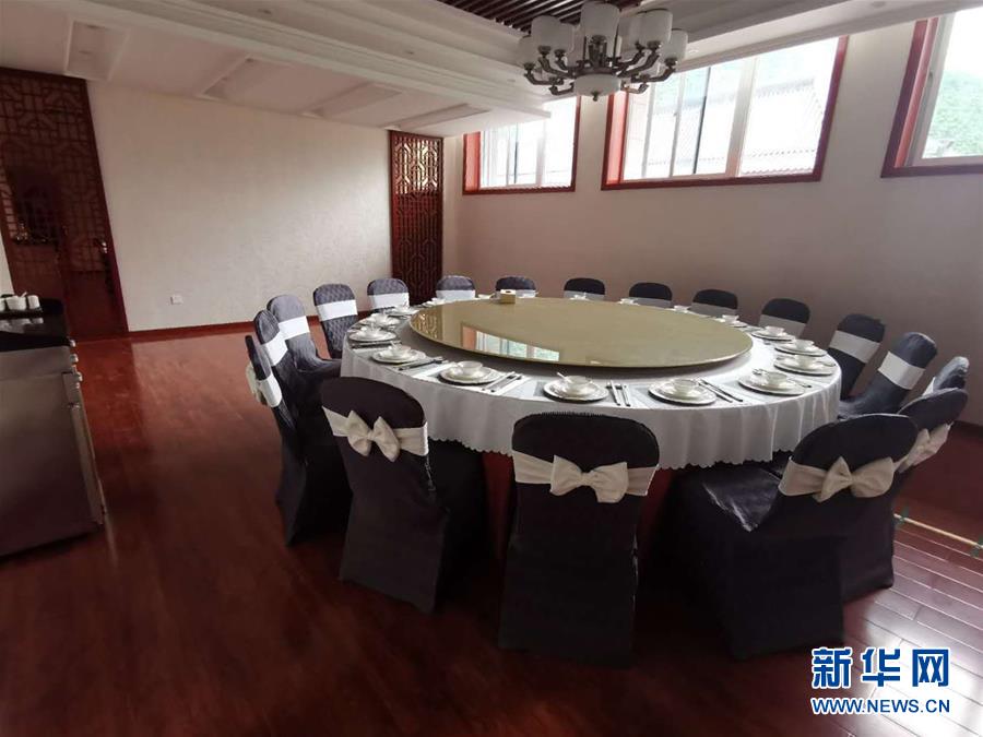 （新華視點·圖文互動）（7）學(xué)校建漂亮點本無錯，為何這所“豪華中學(xué)”讓人困惑？