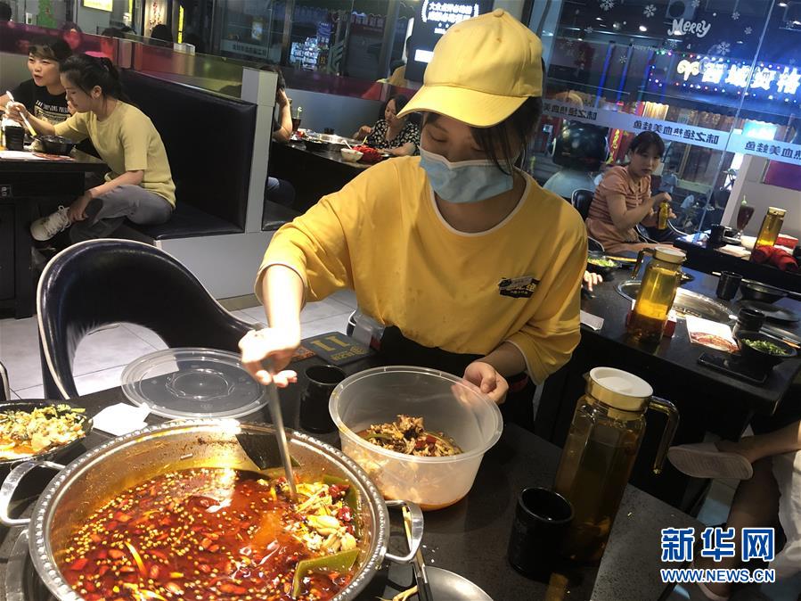 （在習近平新時代中國特色社會主義思想指引下——新時代新作為新篇章·習近平總書記關切事·圖文互動）（1）珍惜盤中餐，狠剎浪費風——各地積極行動堅決制止餐飲浪費