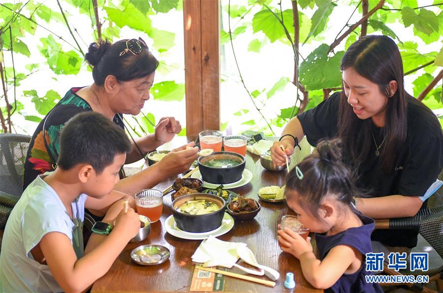 （在習近平新時代中國特色社會主義思想指引下——新時代新作為新篇章·習近平總書記關切事·圖文互動）（6）珍惜盤中餐，狠剎浪費風——各地積極行動堅決制止餐飲浪費