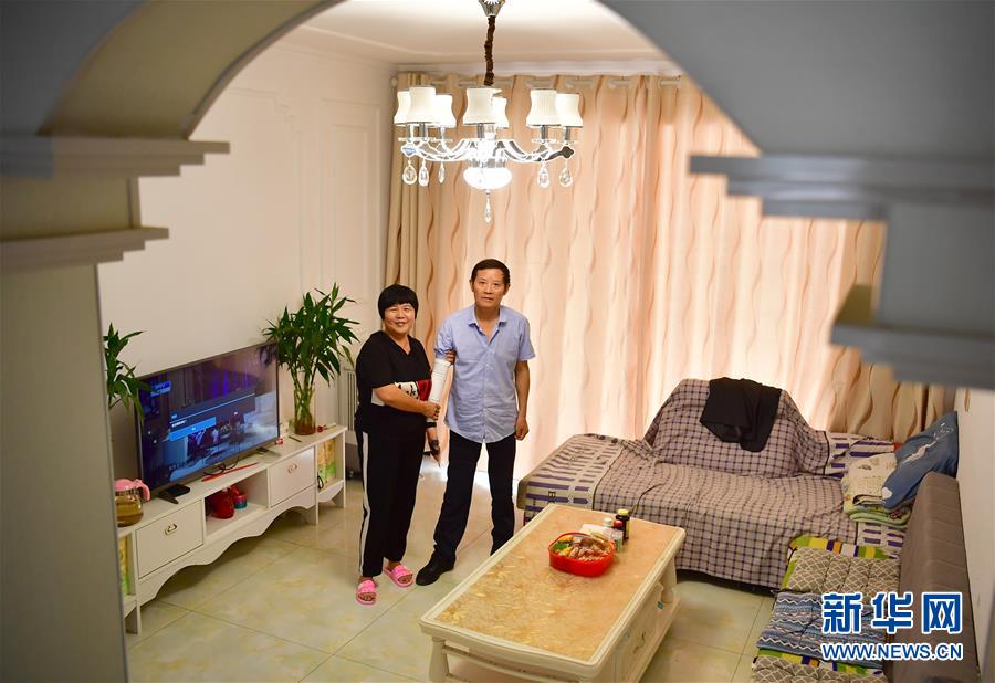 （走向我們的小康生活·圖文互動）（2）“樓上過日子，樓下賺票子”——來自陜西安康的易地扶貧搬遷一線觀察