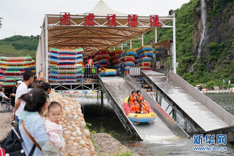 （新華全媒頭條·走向我們的小康生活·圖文互動(dòng)）（6）長(zhǎng)城腳下，小康村串成“珍珠鏈”