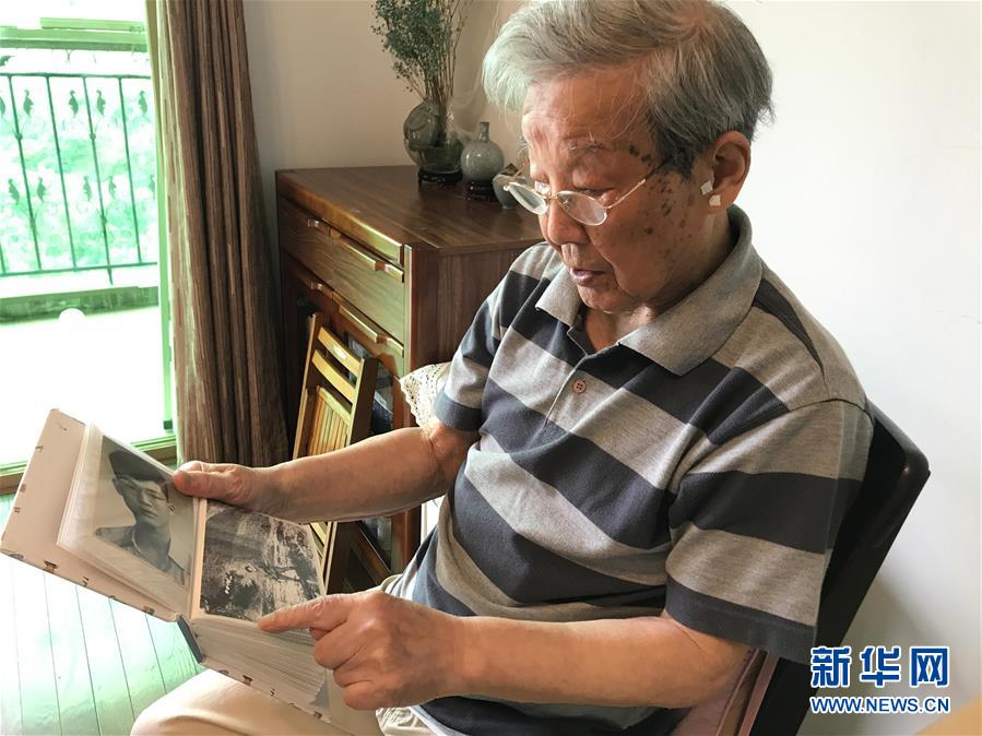 （紀(jì)念抗美援朝70周年·圖文互動）戰(zhàn)地金達(dá)萊，花兒為誰開？——記志愿軍老戰(zhàn)士文工隊(duì)員任紅舉