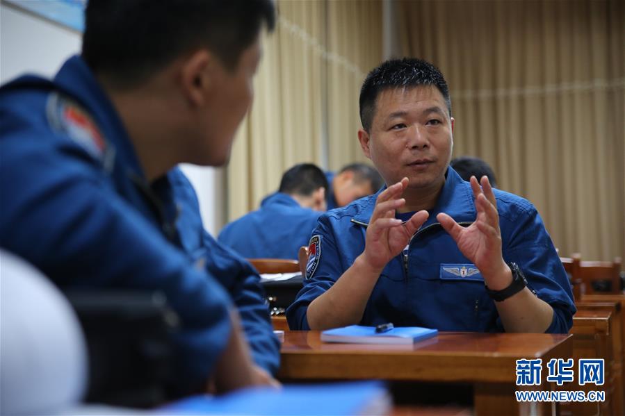 （在習(xí)近平強軍思想指引下·我們在戰(zhàn)位報告·圖文互動）（4）偵天探海 狩獵?？?mdash;—南部戰(zhàn)區(qū)海軍航空兵某師加速轉(zhuǎn)型提升新質(zhì)戰(zhàn)斗力記事