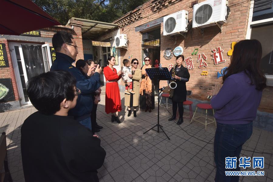 （全面建成小康社會(huì)“百城千縣萬(wàn)村調(diào)研行”·圖文互動(dòng)）（5）河北周窩：“音樂小鎮(zhèn)”奏響鄉(xiāng)村振興協(xié)奏曲