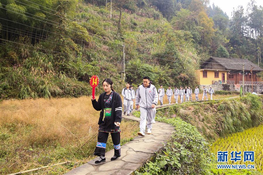 （在習(xí)近平新時(shí)代中國(guó)特色社會(huì)主義思想指引下——新時(shí)代新作為新篇章·習(xí)近平總書記關(guān)切事·圖文互動(dòng)）（3）精準(zhǔn)扶貧7年，十八洞村“長(zhǎng)”出10余種新職業(yè)