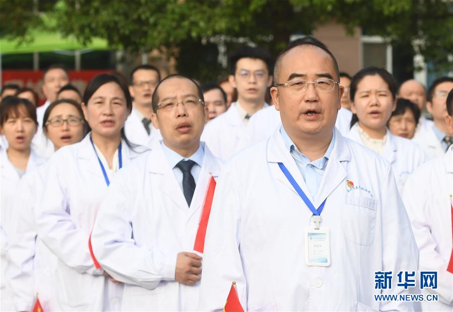 （抗疫先進(jìn)事跡·圖文互動(dòng)）（2）張定宇：疫情“暴風(fēng)眼”里，“漸凍”之軀與時(shí)間賽跑