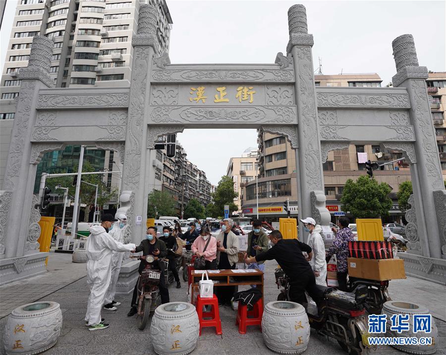 （新華全媒頭條·圖文互動）（14）從人民中汲取磅礴力量——習近平總書記同出席2020年全國兩會人大代表、政協(xié)委員共商國是紀實