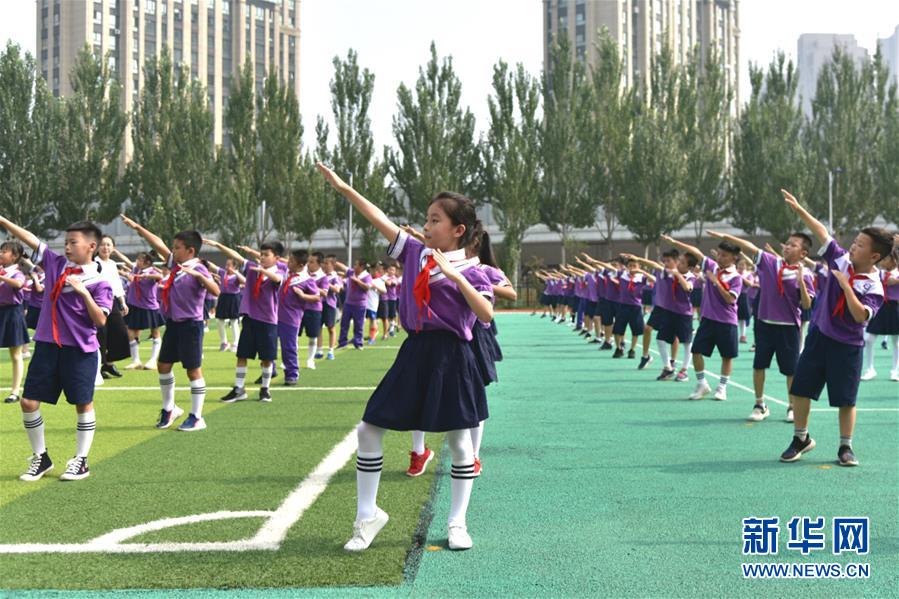 （體育·圖文互動）（1）（在習(xí)近平新時代中國特色社會主義思想指引下——新時代新作為新篇章·總書記關(guān)心的百姓身邊事）奔跑吧，少年！——體育讓孩子們插上強(qiáng)壯的翅膀（配本社同題文字稿）