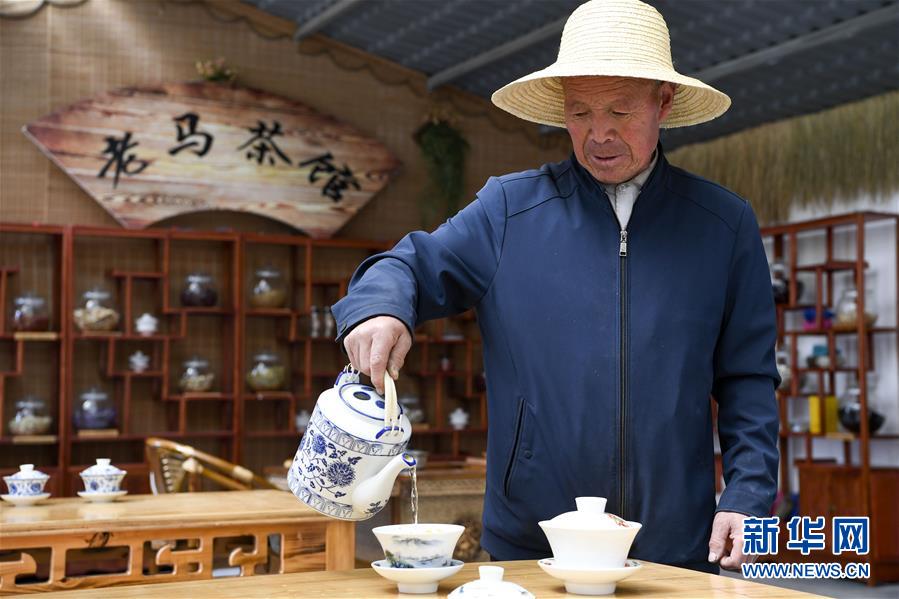 （新華全媒頭條·圖文互動(dòng)）（5）初夏，循著總書記的腳步探訪產(chǎn)業(yè)扶貧新事
