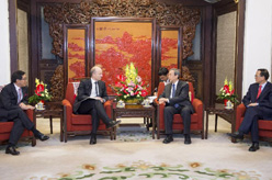 馬凱會(huì)見(jiàn)國(guó)際證監(jiān)會(huì)組織理事會(huì)主席、香港證監(jiān)會(huì)行政總裁歐達(dá)禮和香港證監(jiān)會(huì)主席唐家成